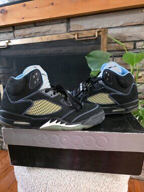 Jordan 5 Retro black and blue Men size 10.5